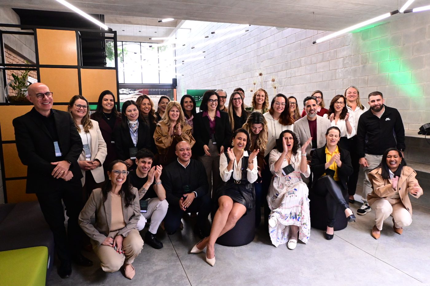 Participantes do CAFEX reunidos para a foto oficial ao fim do encontro